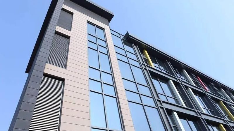 高层住宅断桥铝门窗：性能与选择的考量